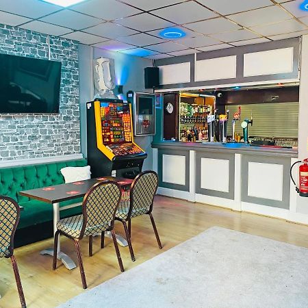 The J & S Hotel Μπλάκπουλ Εξωτερικό φωτογραφία