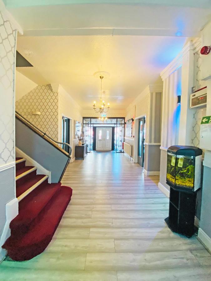 The J & S Hotel Μπλάκπουλ Εξωτερικό φωτογραφία